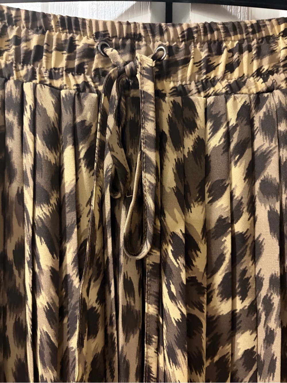 Banana Republic Leopard Pleated Maxi Skirt | Flowy Animal Print | Chic - Picture 3 of 4